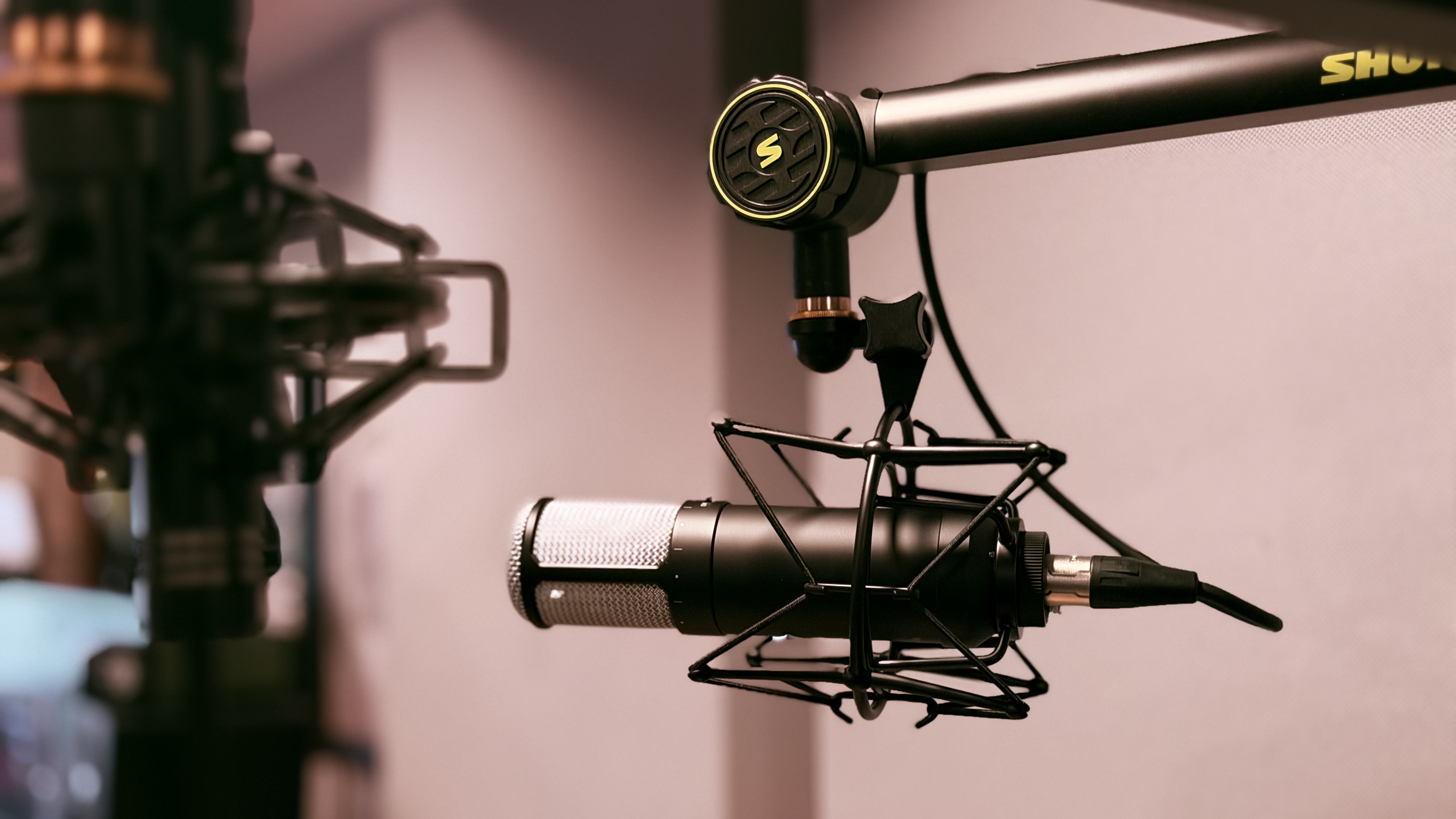Universal Audio Sphere LX microphone